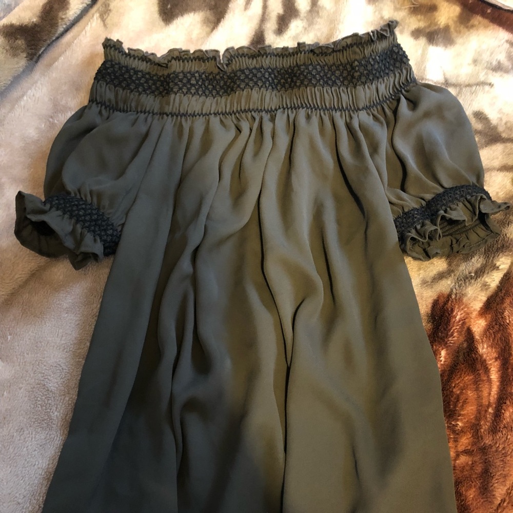 Off the shoulder ( army green)
